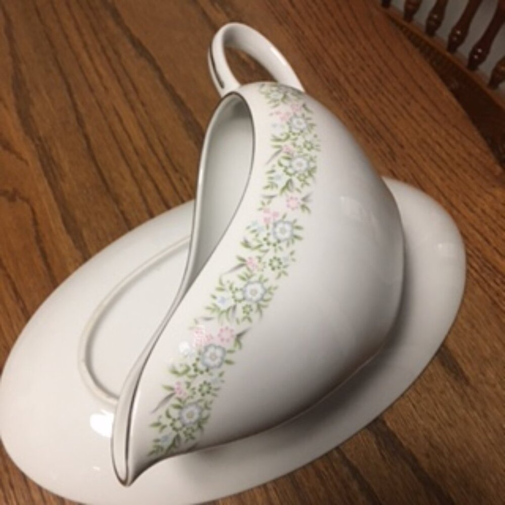 Vintage "Springtime" Taihei Fine China Gravy Boat and Underplate